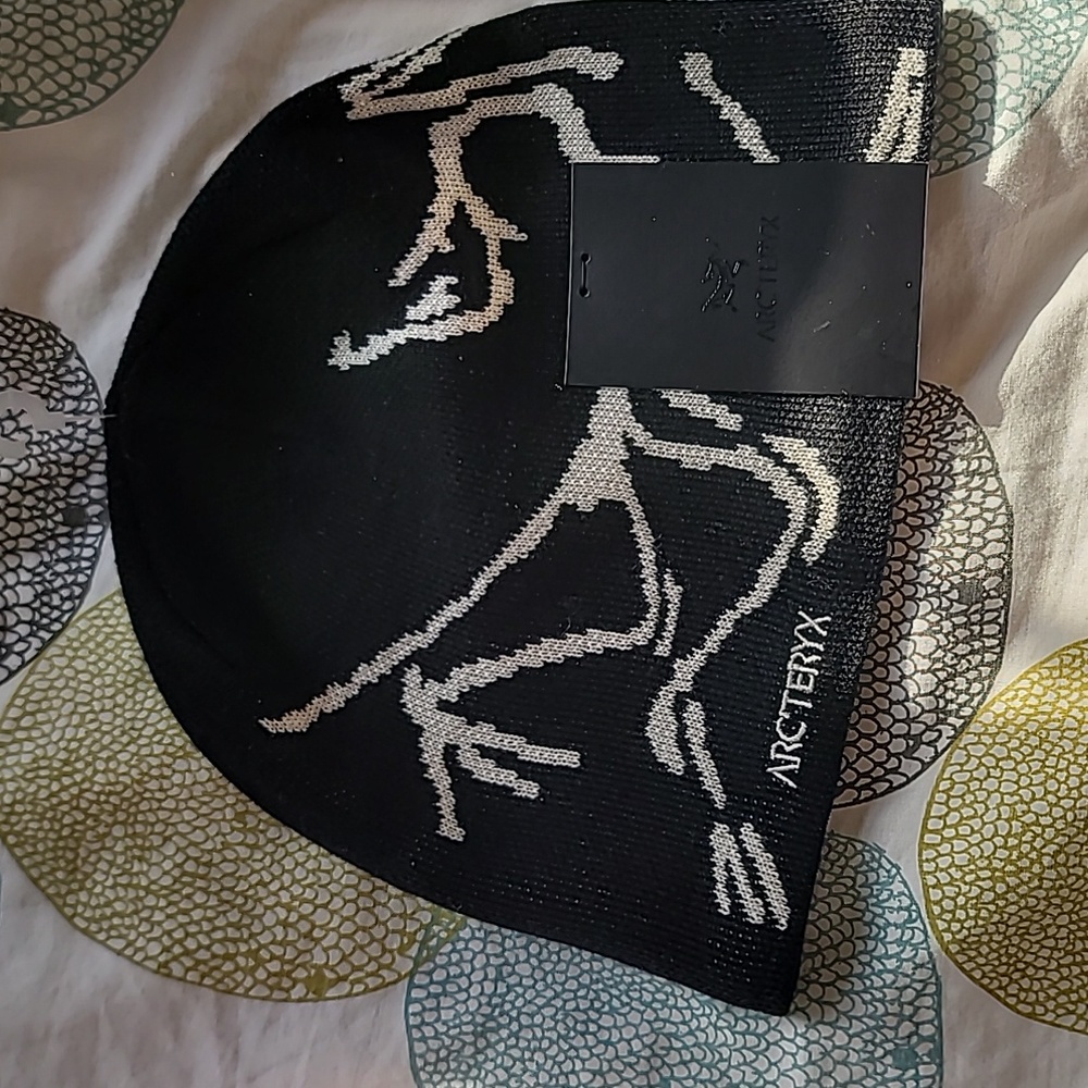 NWT Arc'twryx Beanie